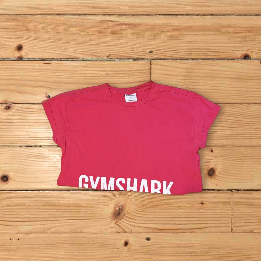 GYMSHARK PINK crop tee
